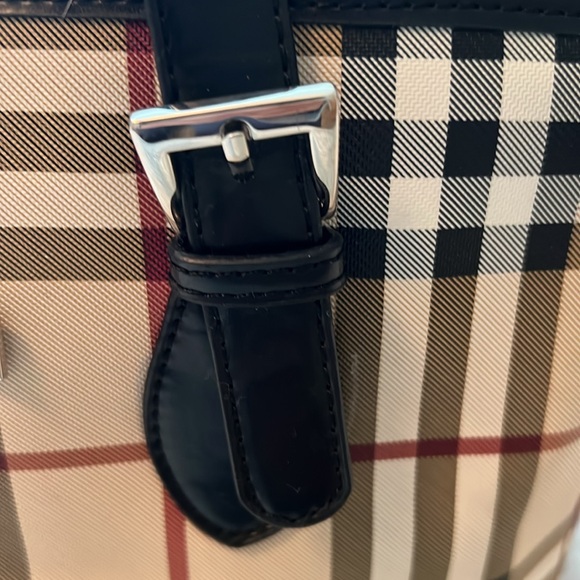 𝐏𝐥𝐚𝐢𝐝👜𝐁𝐮𝐜𝐤𝐞𝐭 𝐁𝐚𝐠 - Picture 4 of 7